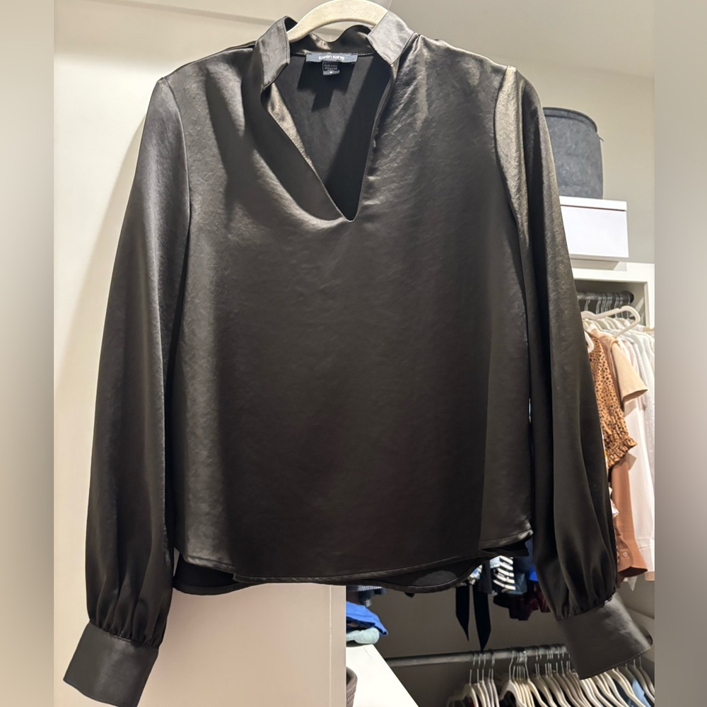 Stunning Karen Kane blouse - size small